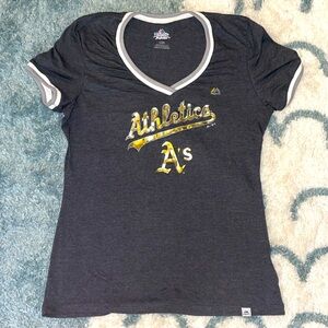 Majestic Fan Fashion Metallic Athletics Tee L